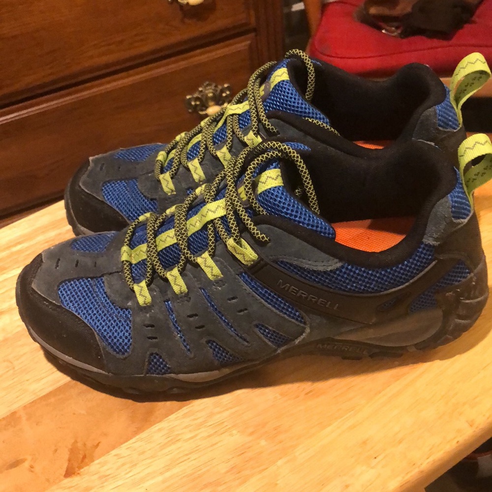 Men’s Merrell hiking shoe size 11
